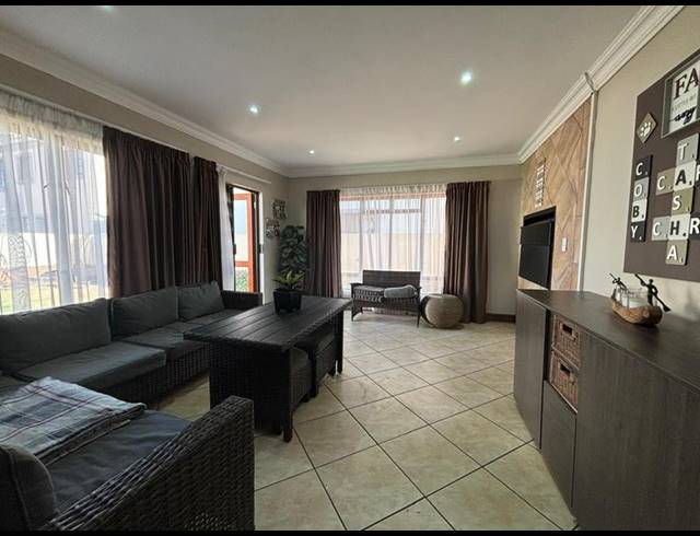 3 BEDROOM PROPERTY TO RENT IN KENLEAF